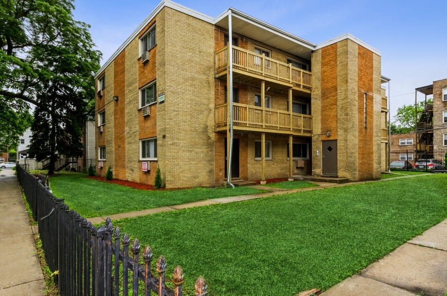 7949 S Winchester Ave Image 1