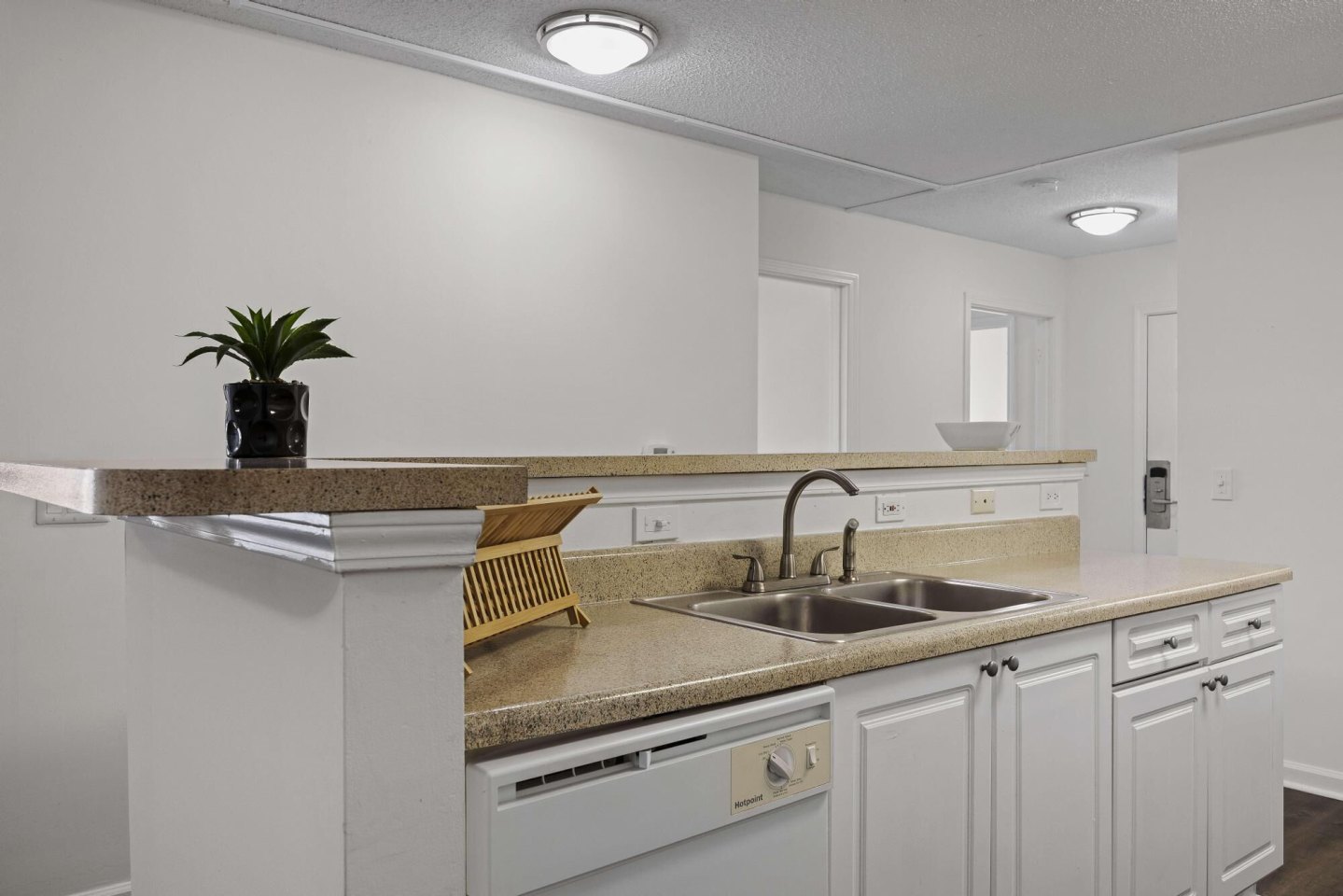 Student Housing - 1540 Place Image 23