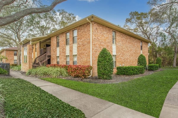 Coachman Club Apartments Image 14
