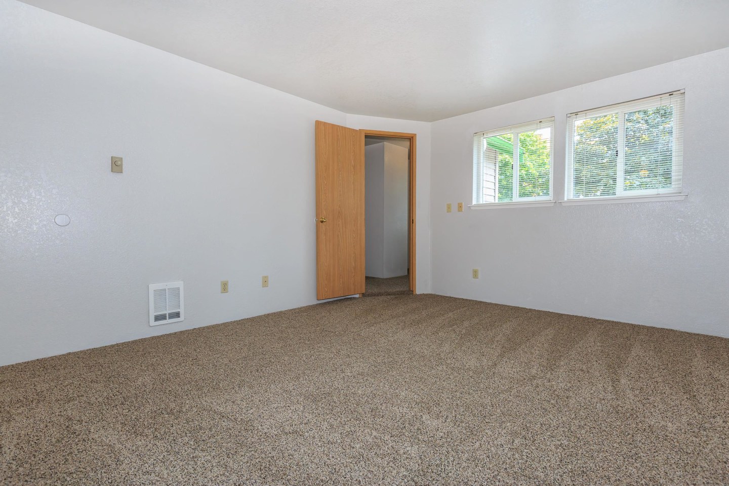 Emerald Court Image 6