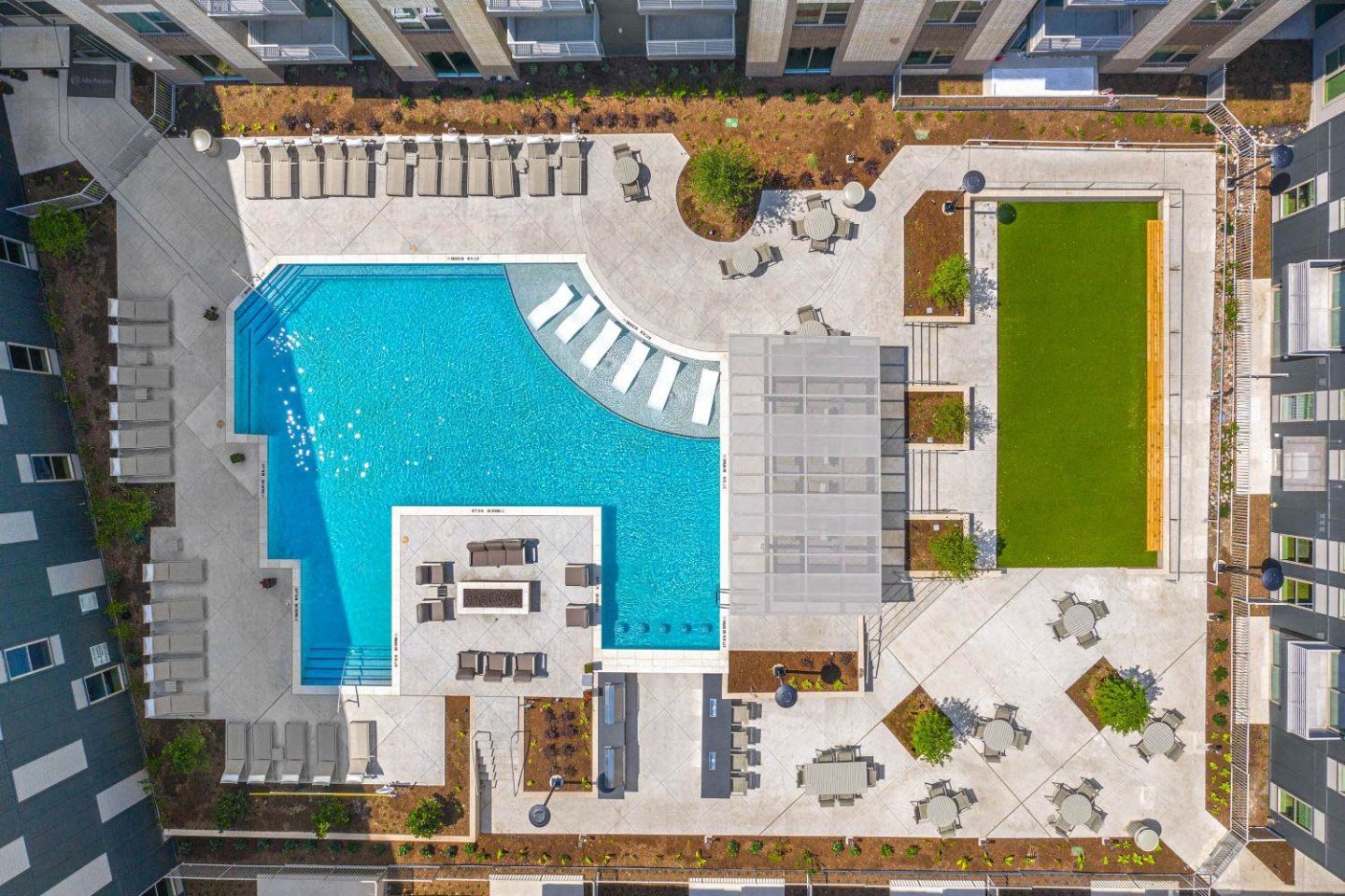 Luxia Preston Image 21