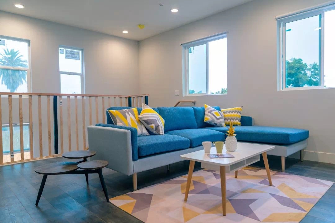 1451 W 36th Place - Co-Living Image 3