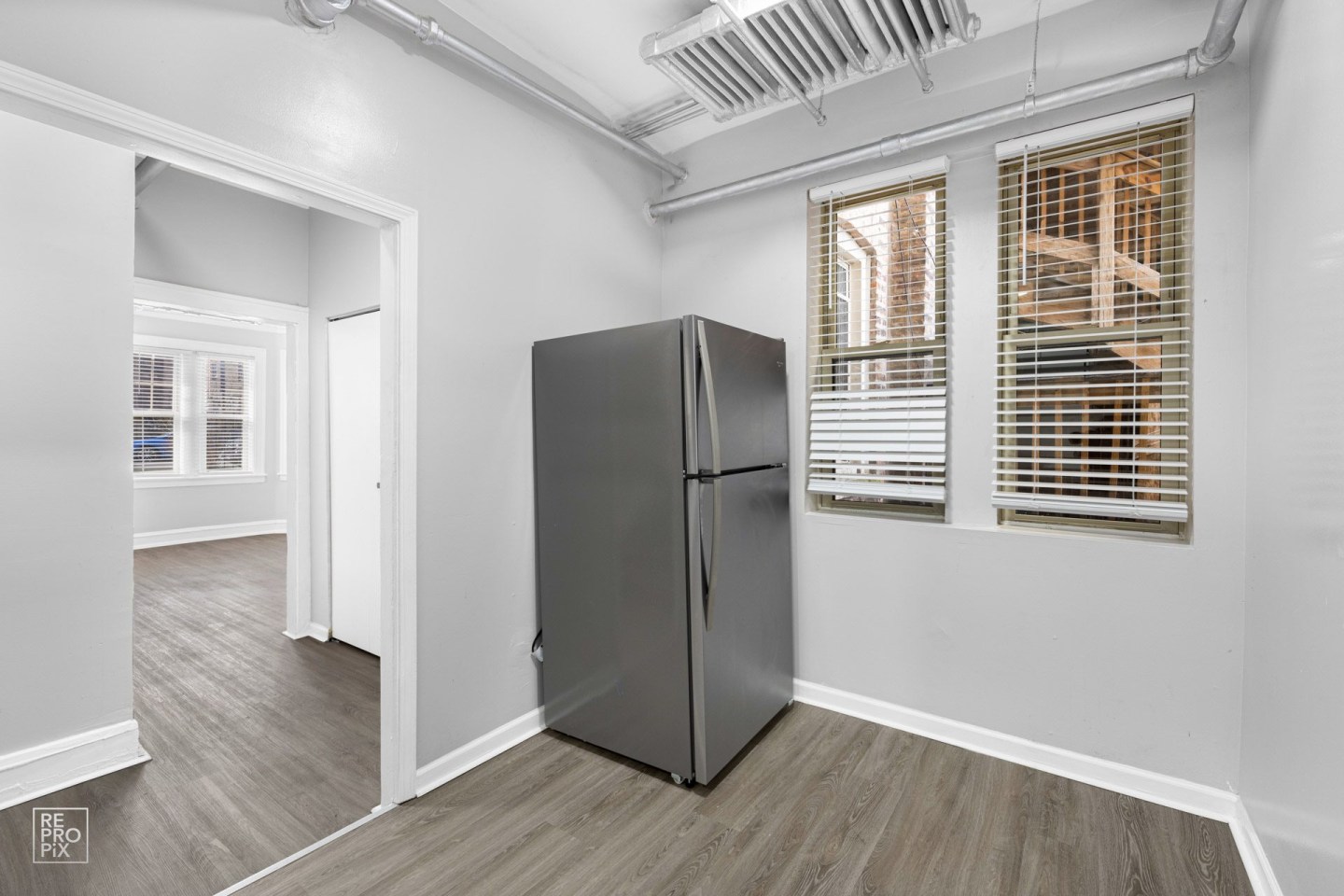 5948 W Superior Image 12