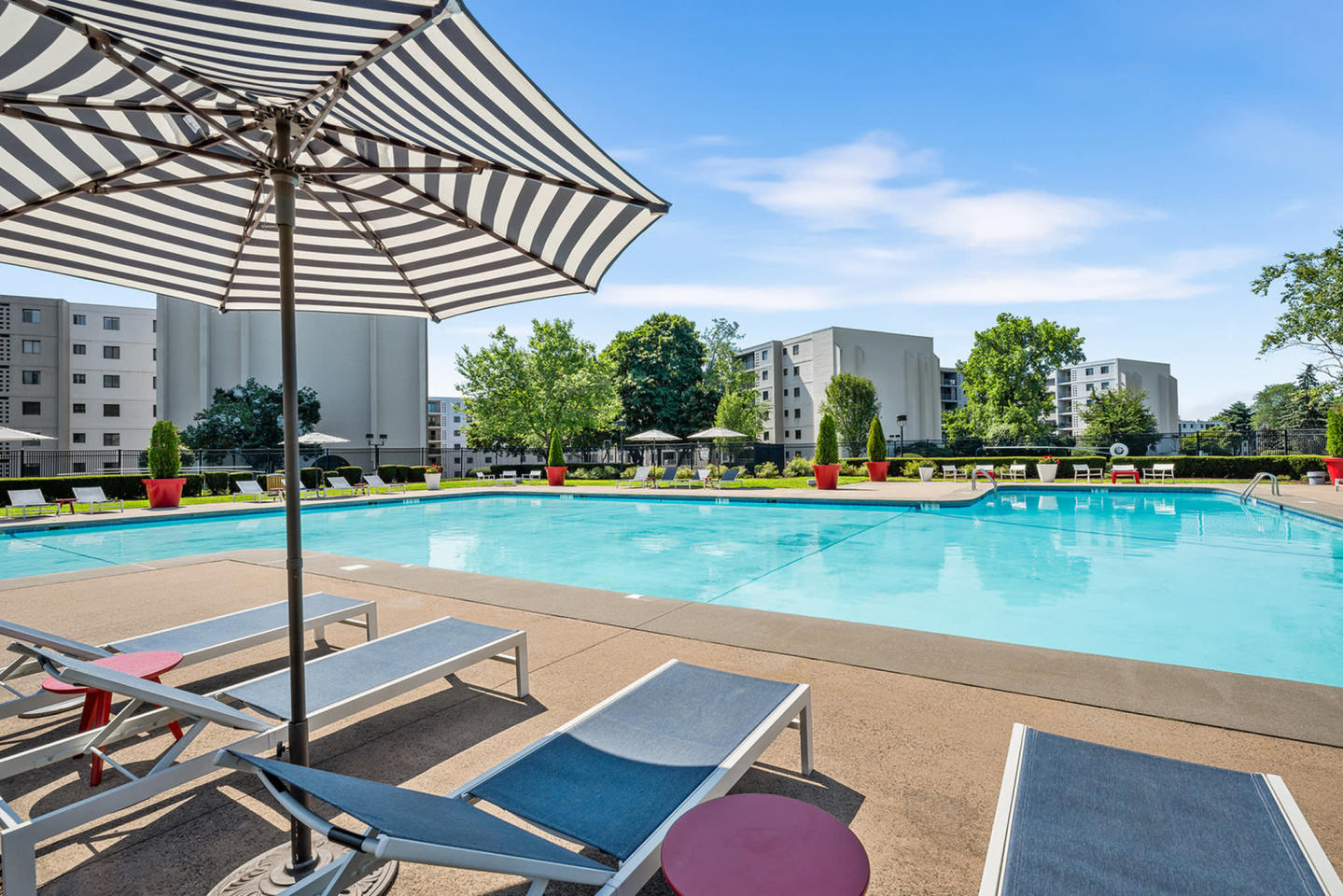 Concierge Rocky Hill Apartments Image 15
