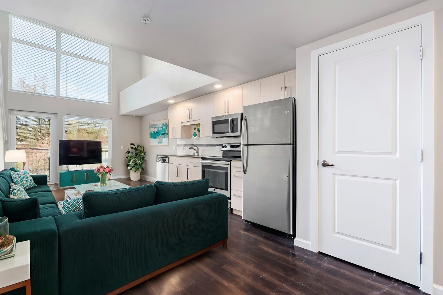 1711 Apartments Image 2
