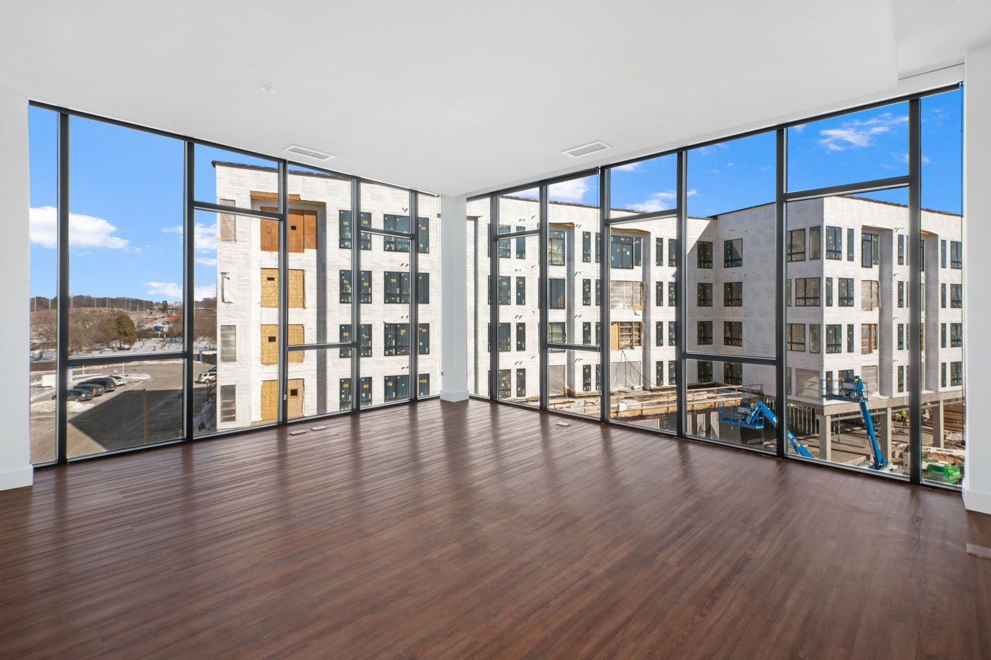 The Lydell Luxury Living Image 11