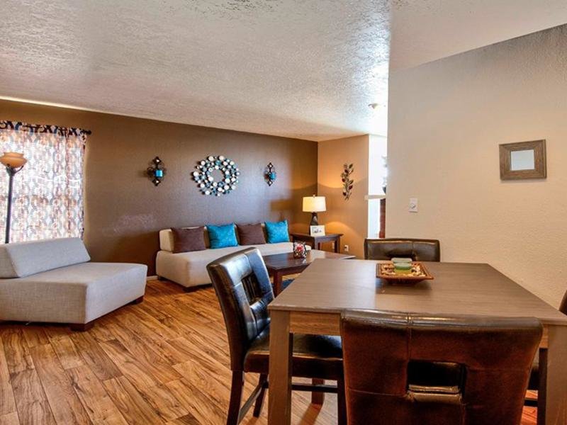 Oak Tree Park Apartments Image 3