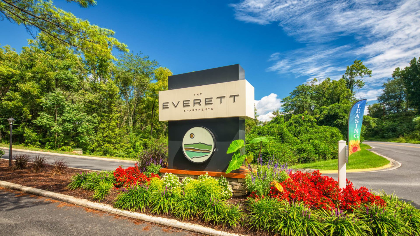 The Everett Image 33