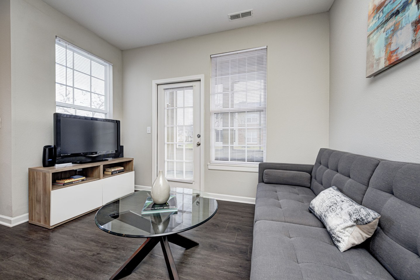 Linden Square Image 100