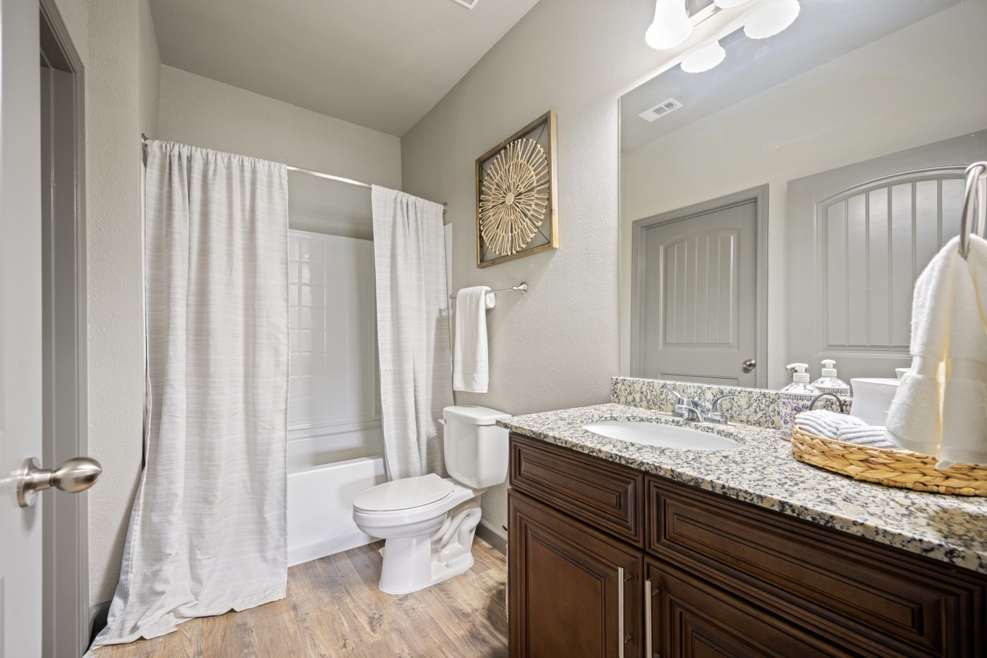 Lake Villas Apartments Image 12