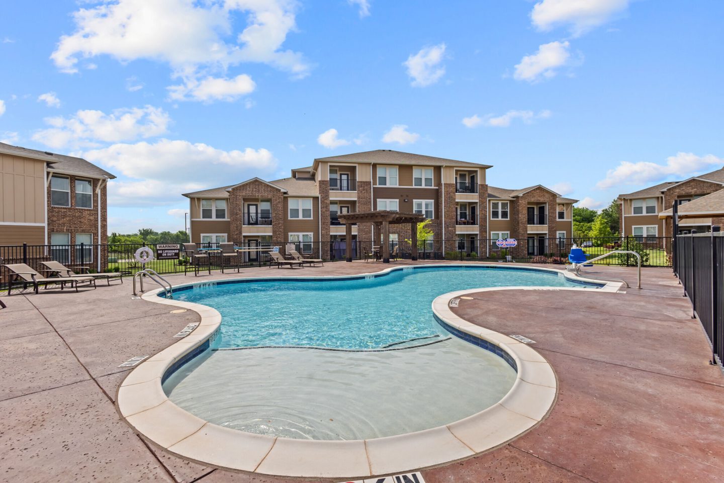 Deer Park Apartments Image 1