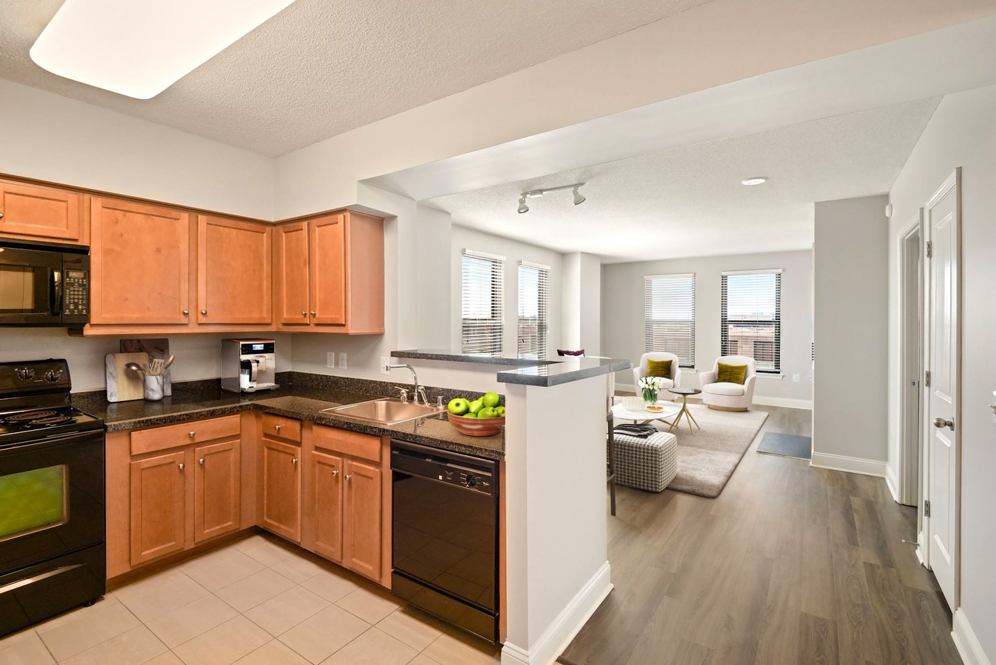 Massachusetts Court Apartments Image 9