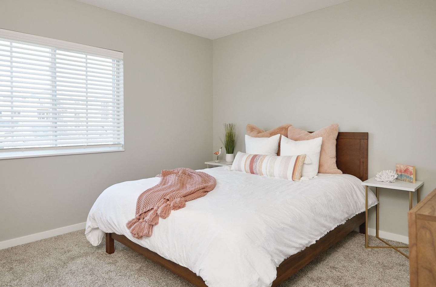 Lakeshore Flats Image 35