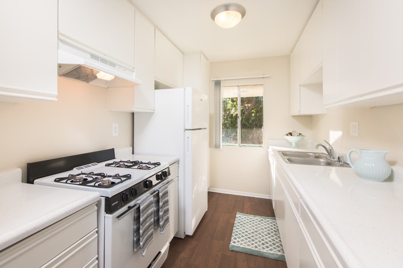 Tarzana Terraces Image 8