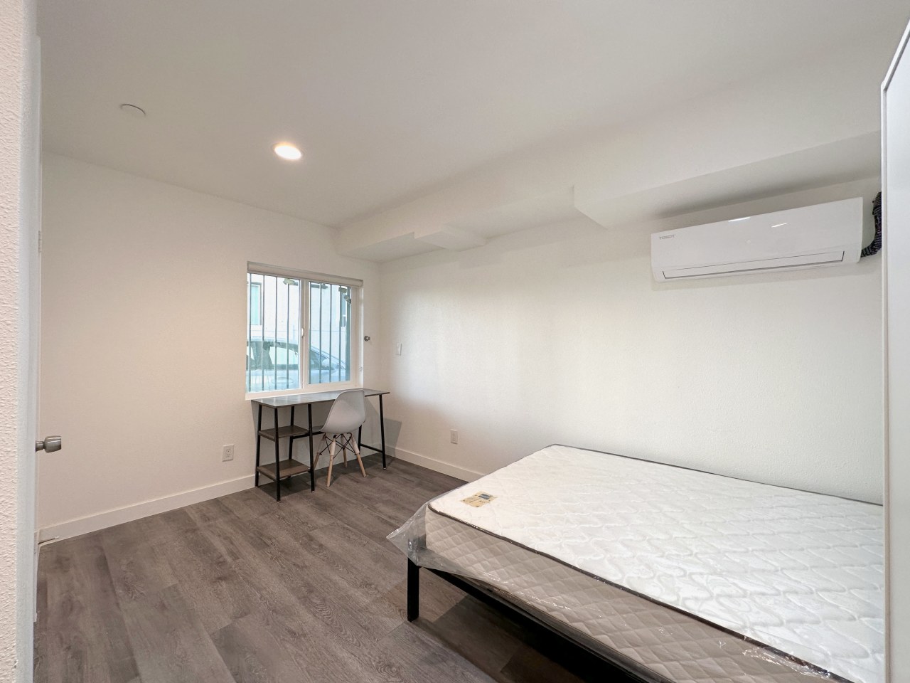 1729 W Adams Boulevard - Co-Living Image 14