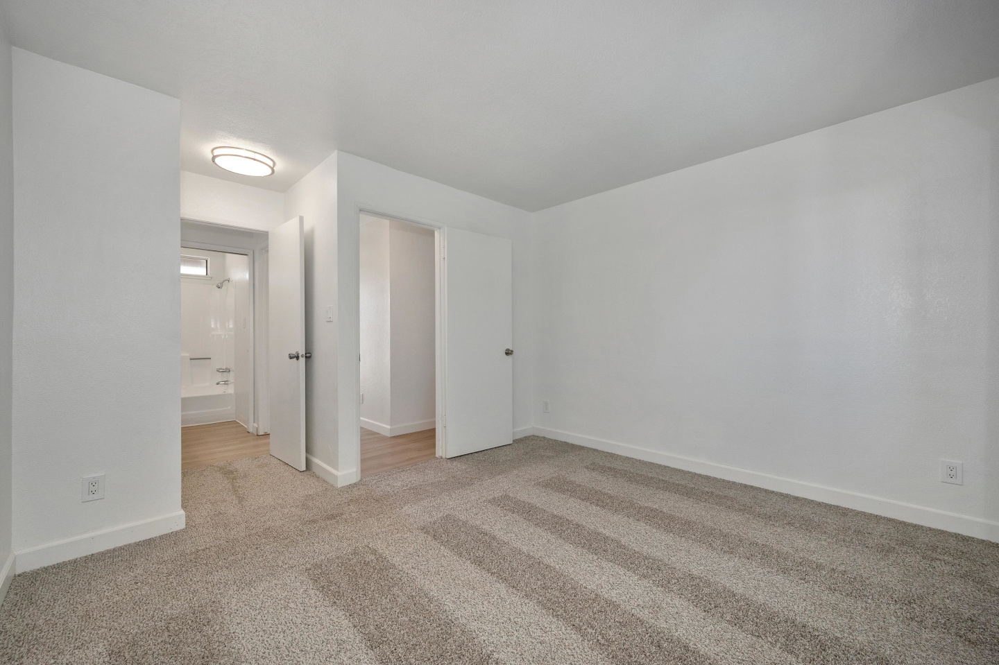 Townhomes at 201 Image 21