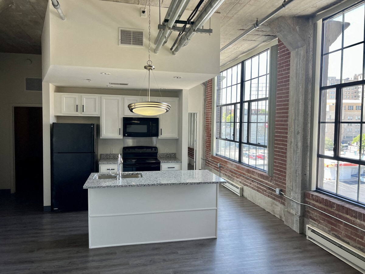 PW Shoe Lofts Apartments Image 10