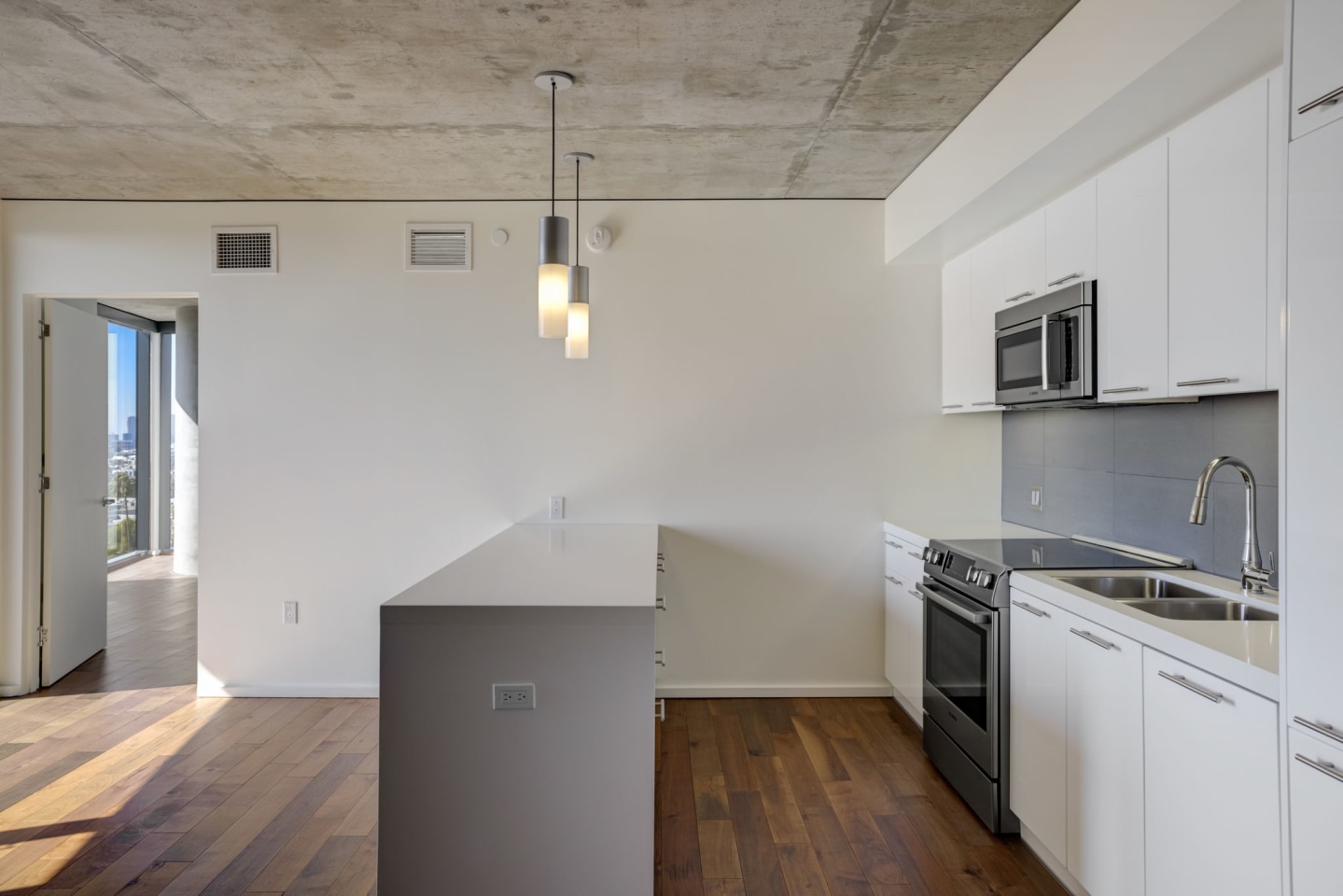 The Apartment Residences at AKA Image 6