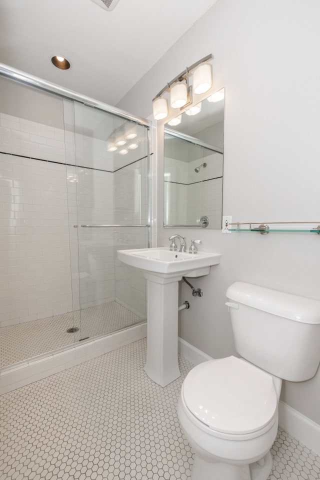 1137 E 10th Avenue Image 14