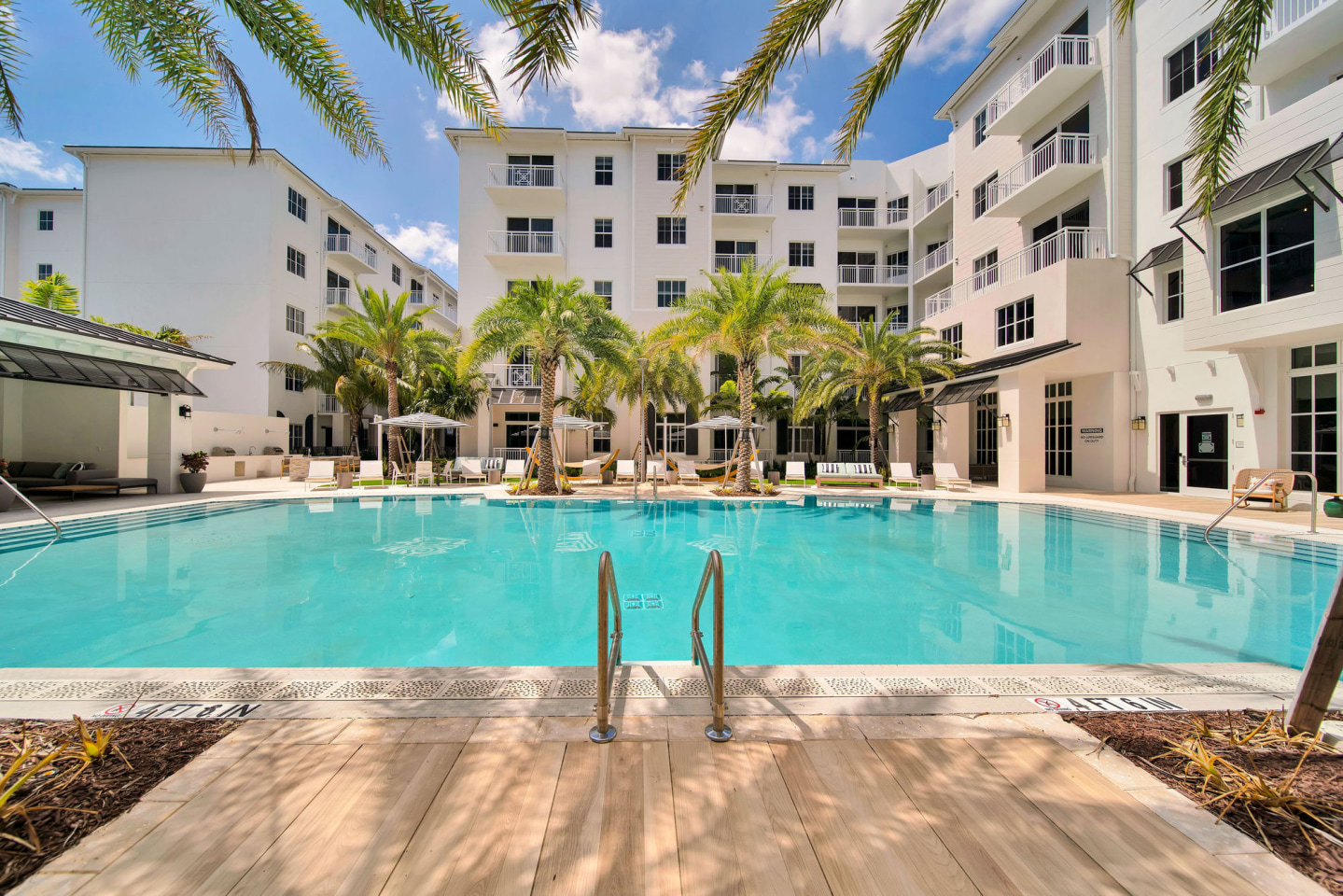Vesada Luxury Apartment Homes Image 1