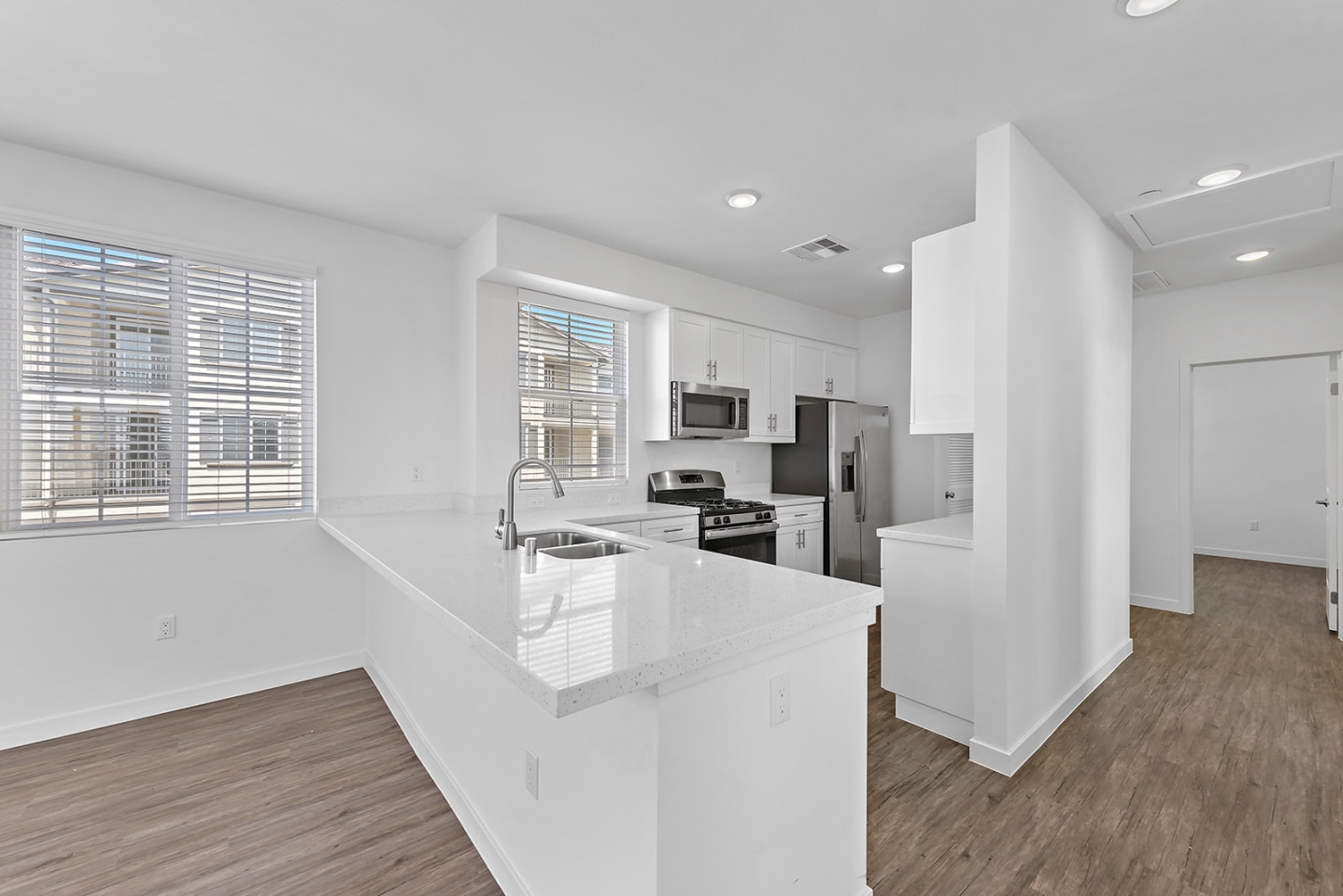 Levante Apartments Homes Image 14