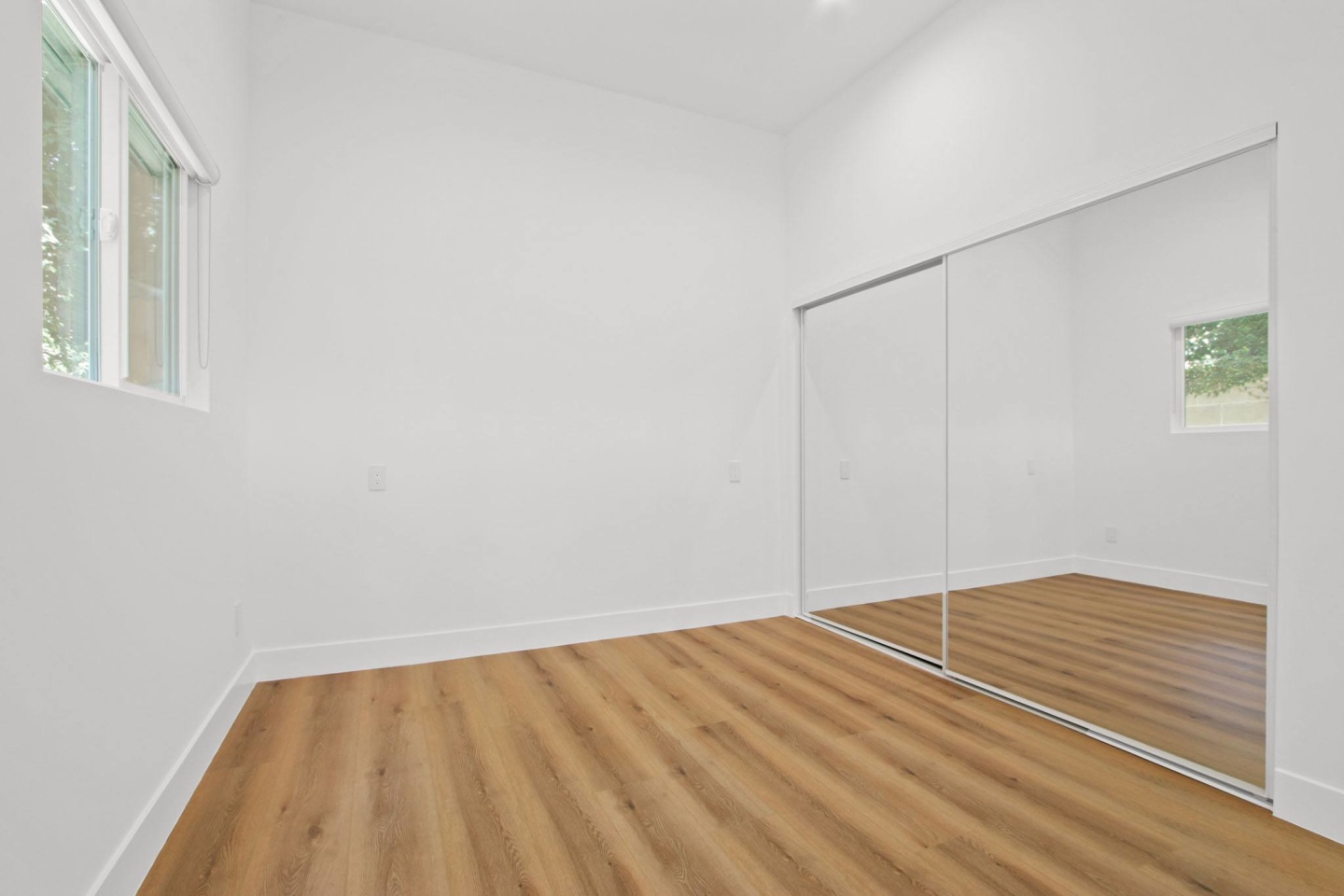 2921 Arizona Apartments Image 3