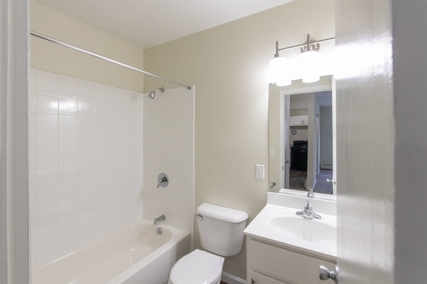 Blue Grass Manor Image 11