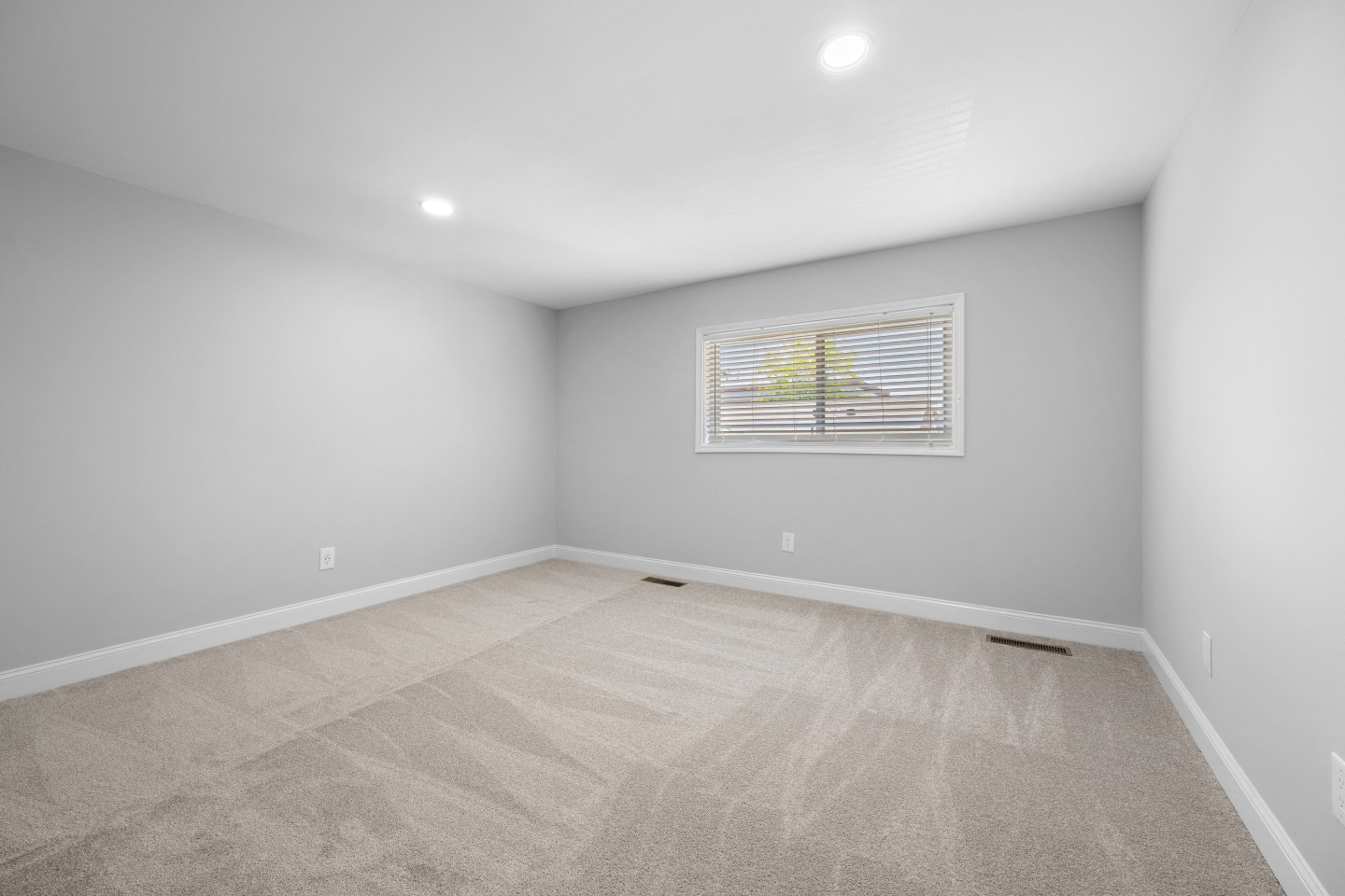 Gainsborough Court, Churchill Mews, and Copperfield Square Apartments & Townhomes Image 18