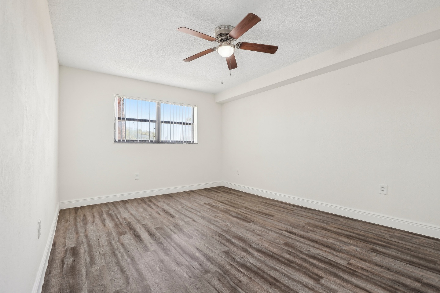Aventura Harbor Apartments Image 40