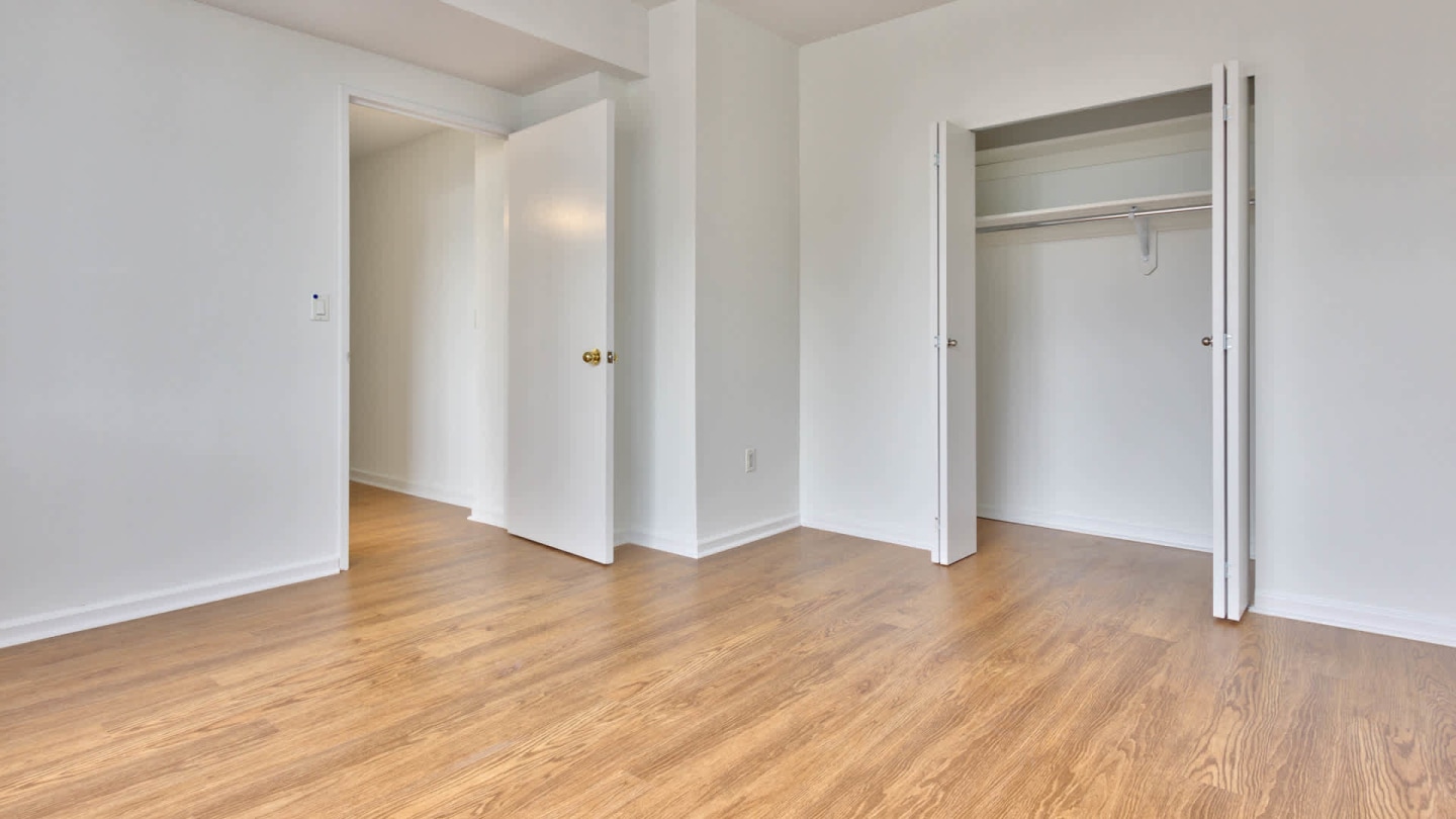 180 Riverside Boulevard Image 55