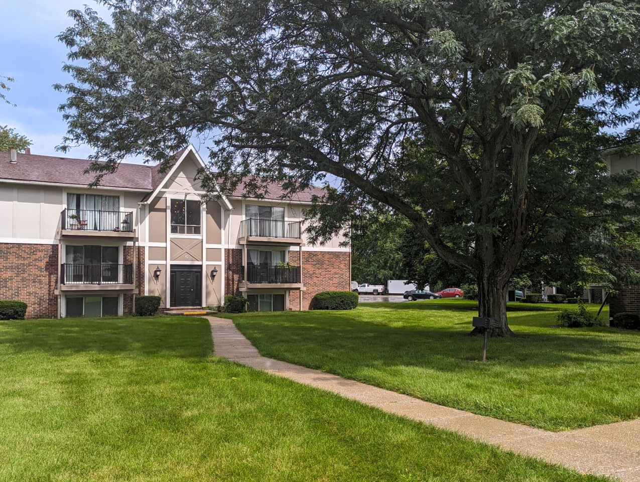 Camelot Place Image 13