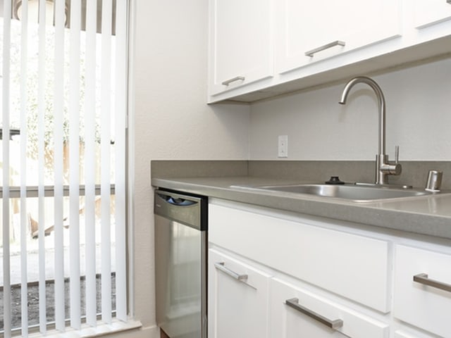 Arbor Walk Apartments Image 11