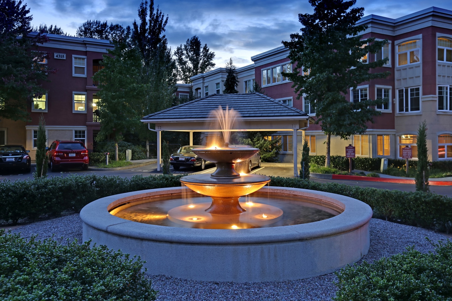VILLAGGIO ON YARROW BAY Image 37