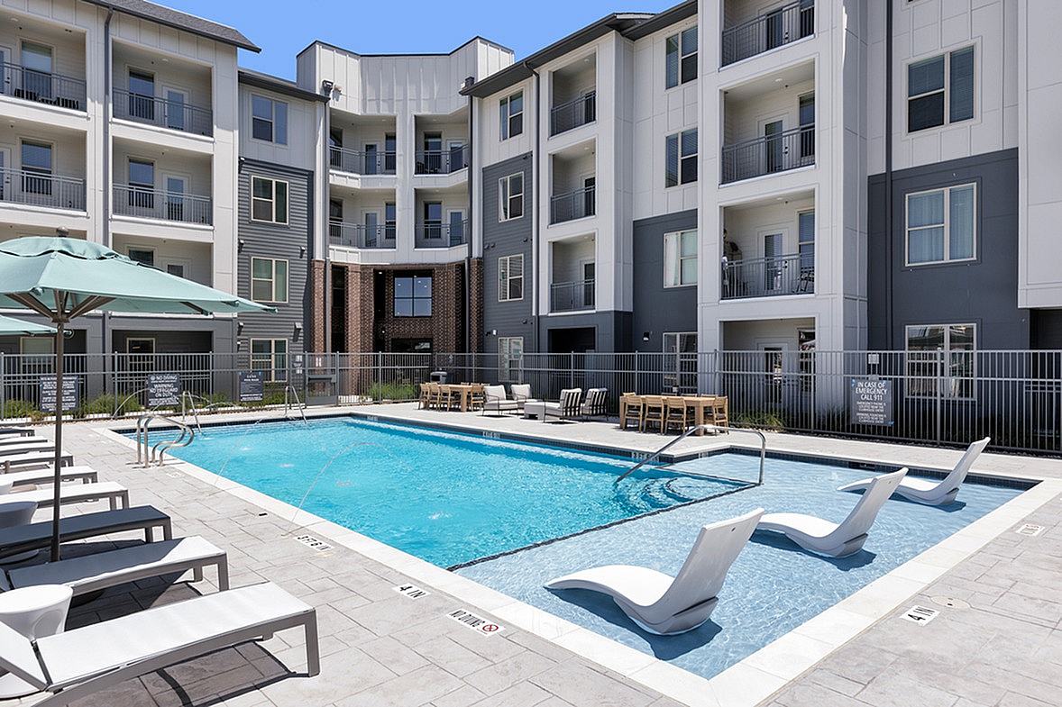 The Luxe at Lewisville Age 55+ Active Adult Apartment Homes Image 25
