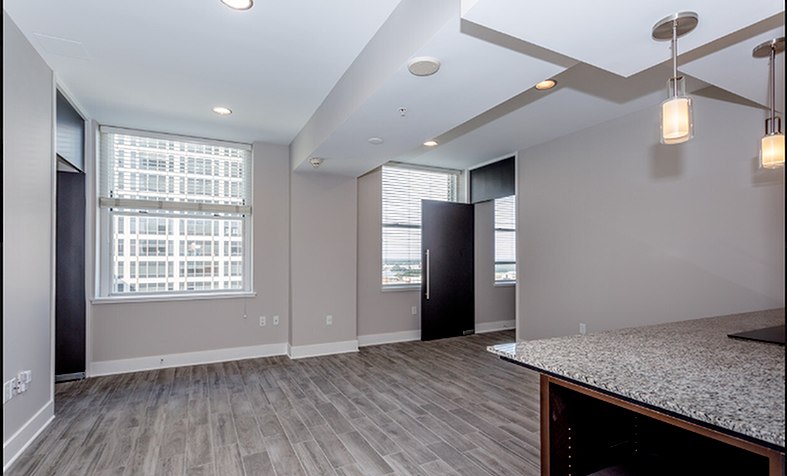 909 Walnut Image 29
