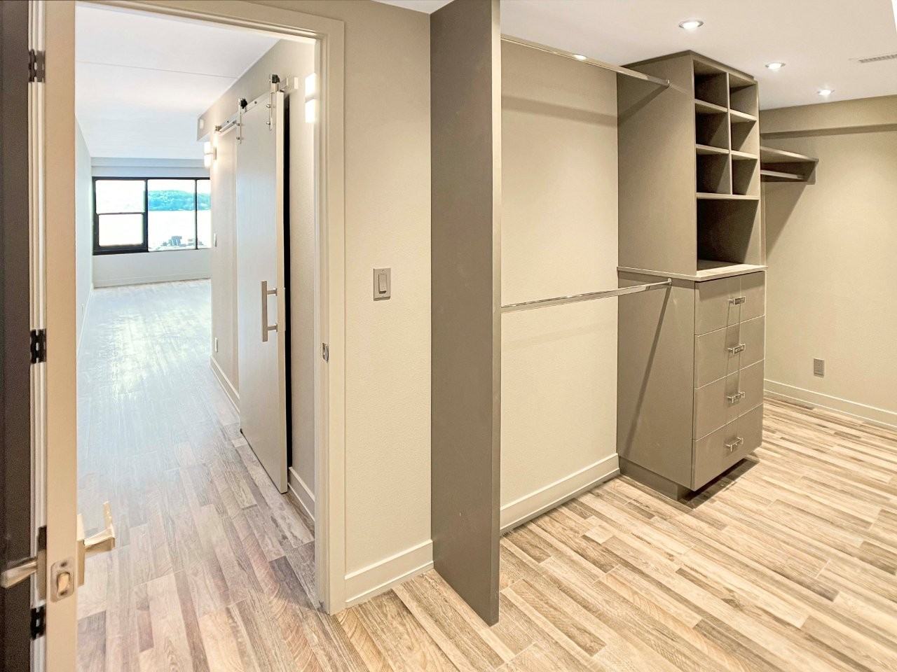 Lake Tower Apartments Image 8