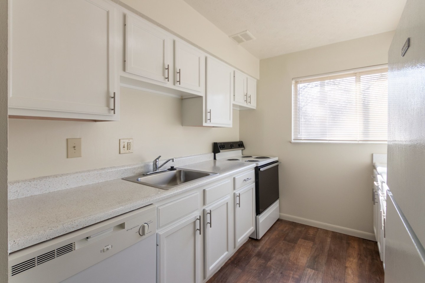 Blue Grass Manor Image 1