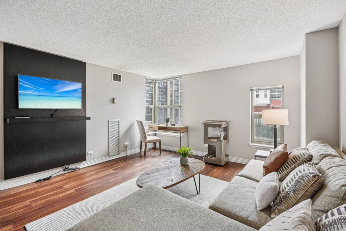 100 West Chestnut Apartments Image 35