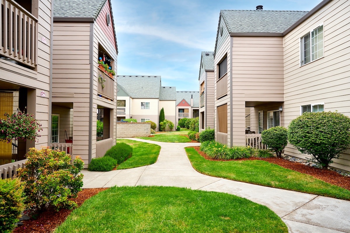 Devonwood and First Place Apartments Image 21
