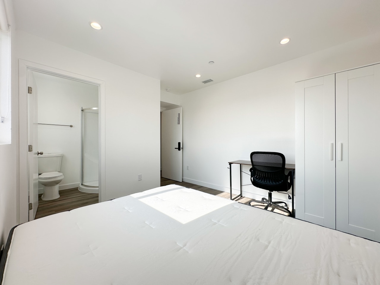 1443 West 37th Drive Image 2