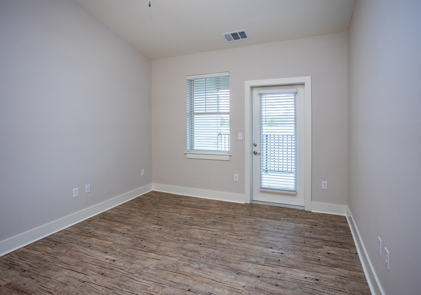Farragut Junction Apartments Image 30