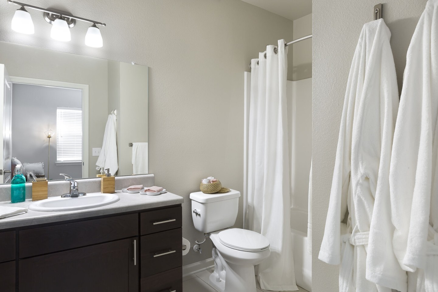 Pointe at Crestmont Apartments - Affordable Housing Image 10