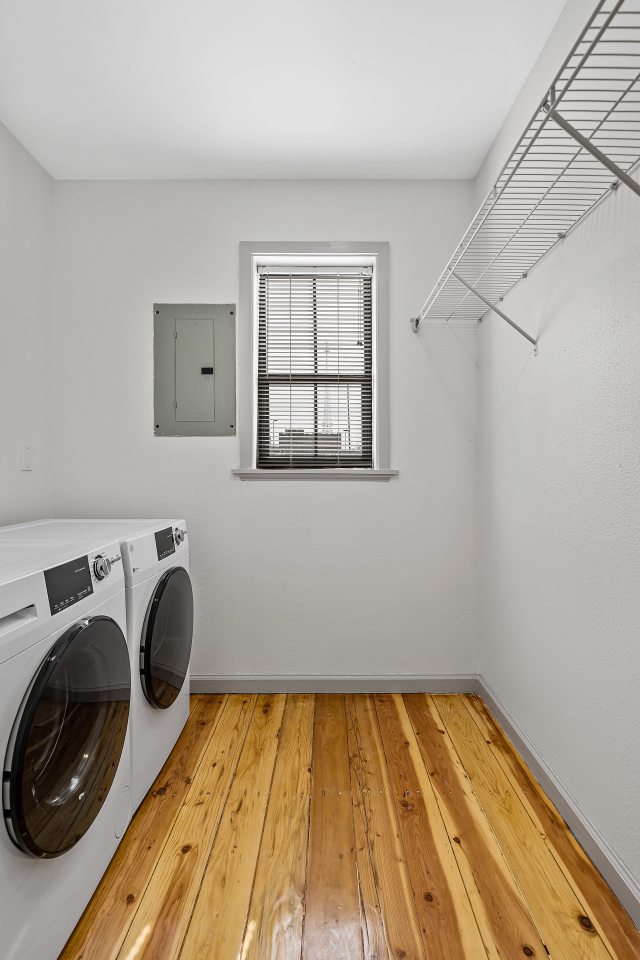 United Jewelers and Lee Hardware Apartments Image 37