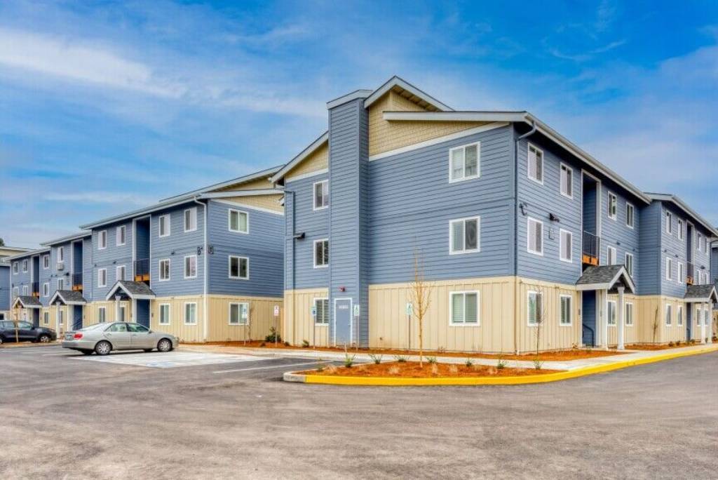 Queen Court Apartments Image 2
