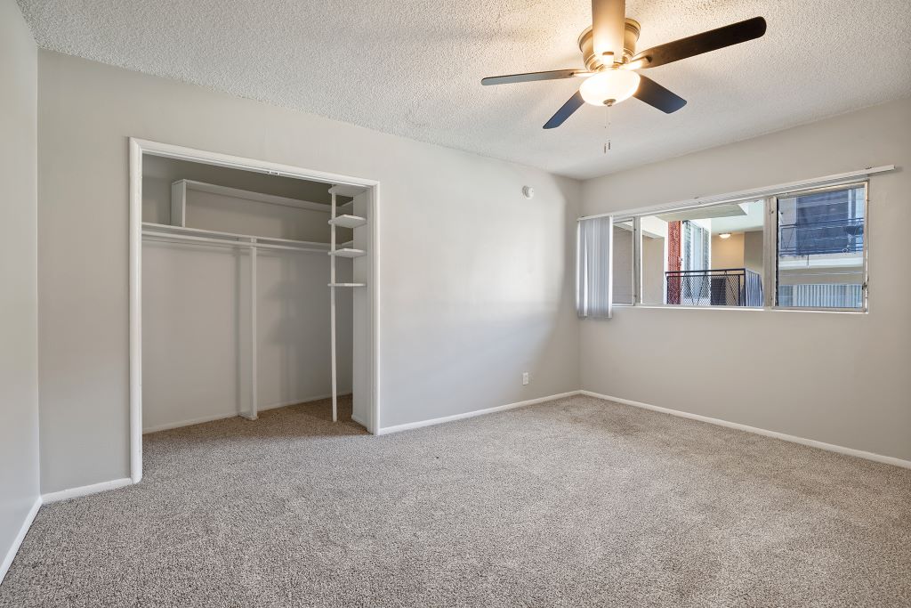 Roxanne Apartments Image 10