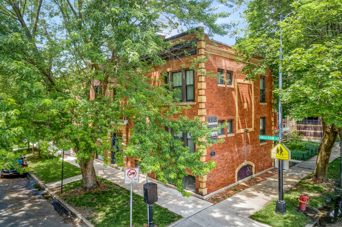 1600-14 W Belle Plaine Image 1