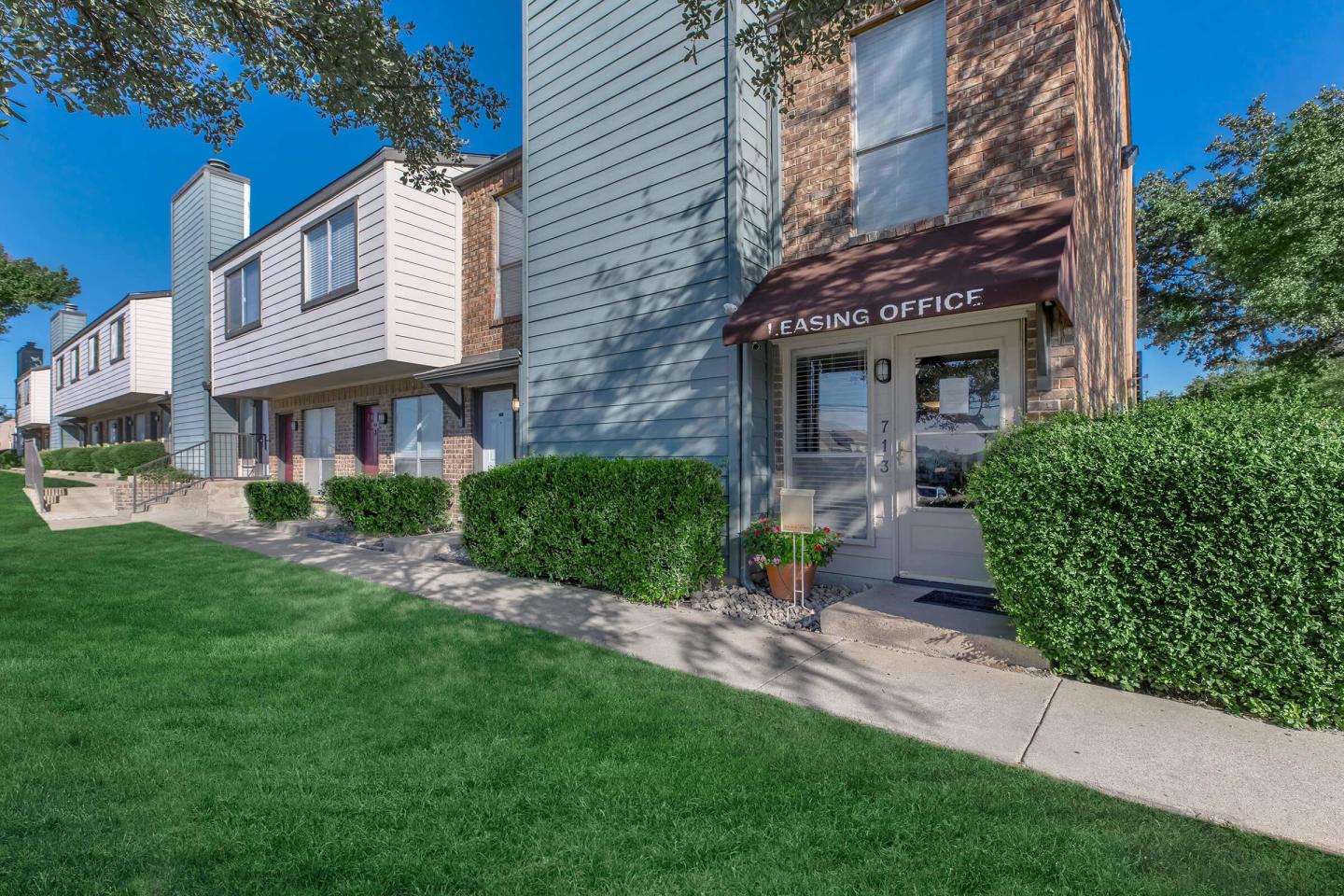 Parkwood Plaza Townhomes Image 12
