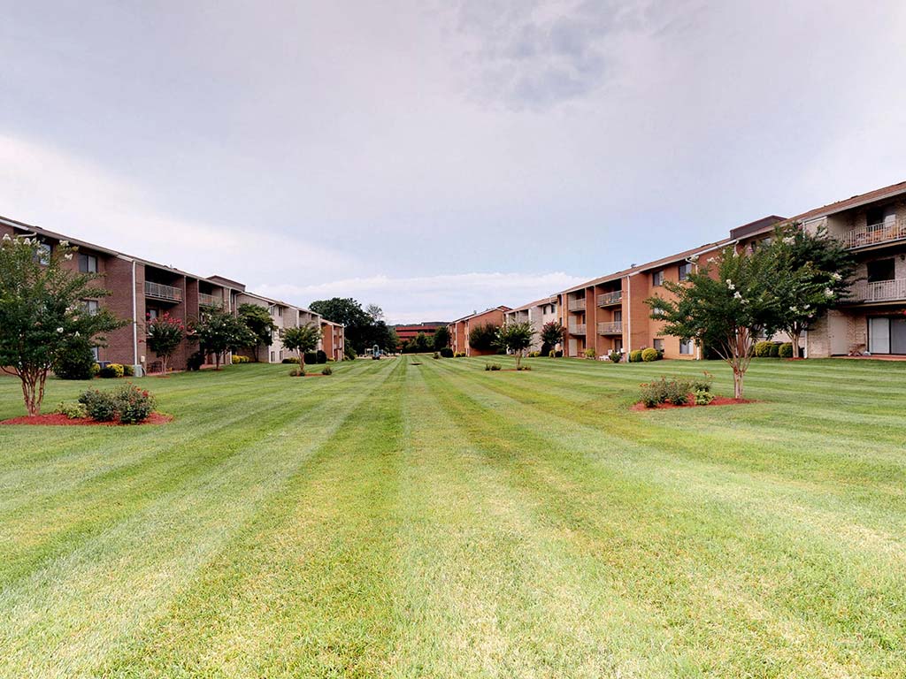 Gainsborough Court, Churchill Mews, and Copperfield Square Apartments & Townhomes Image 50