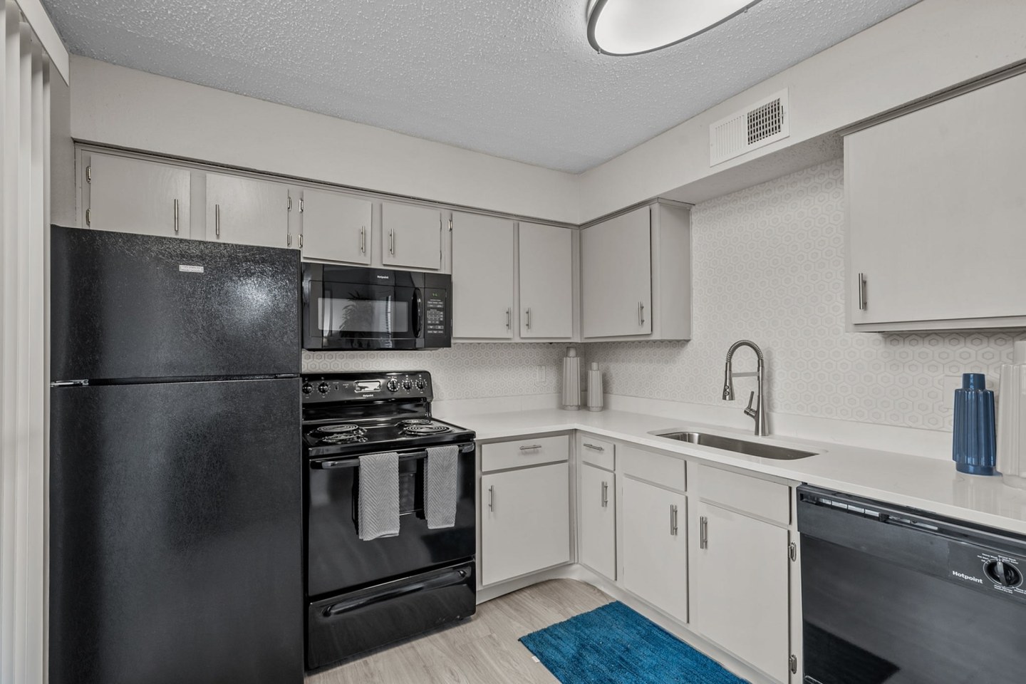 Summer Gate Apartments Image 2