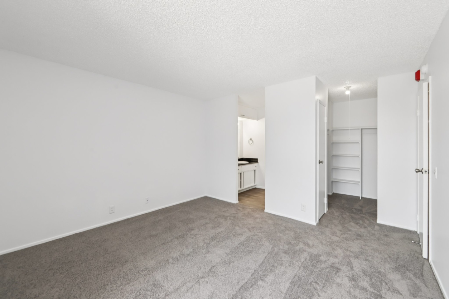 Lakewood Apartments at Lake Merced Image 16